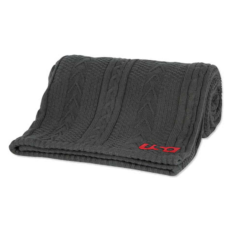 Cable Sherpa Packable Throw Blanket in Gray