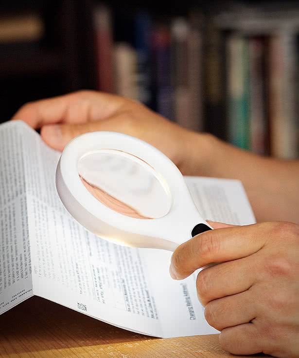 Scout Light-Up Magnifier