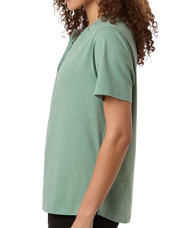 Devon & Jones Women's Seaton Pebble Textured Performance Polo