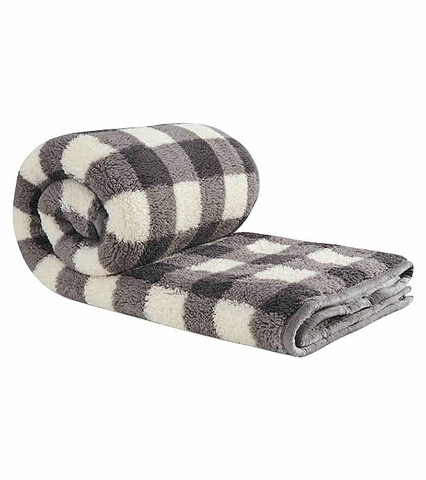 Field & Co. Double Sided Plaid Sherpa Blanket