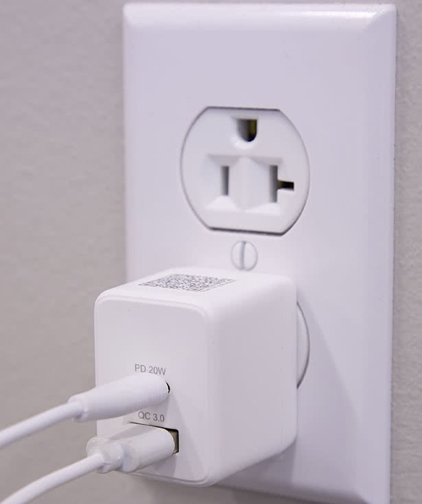 Full Color ETL Listed 20W Dual USB-A and C Wall Charger