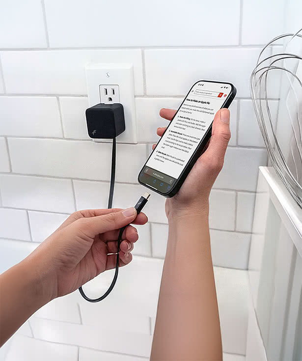 Nimble Wally Stretch 35W Wall Charger with Retractable Cable