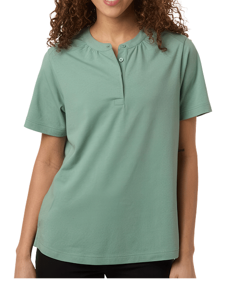 Devon & Jones Women's Seaton Pebble Textured Performance Polo in Balsam Green