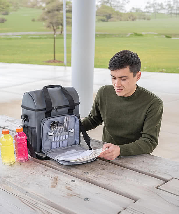 Valdivian All-in-One Picnic Cooler Bag