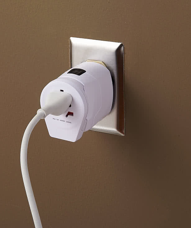 SKROSS USB World Travel Adapter PRO